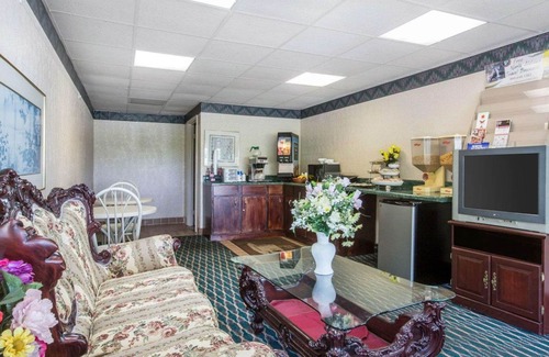 Gadsden Hotel | Rodeway Inn Gadsden 1-59 exit 183