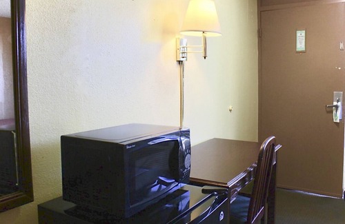 Monroe Hotel | Rodeway Inn Monroe