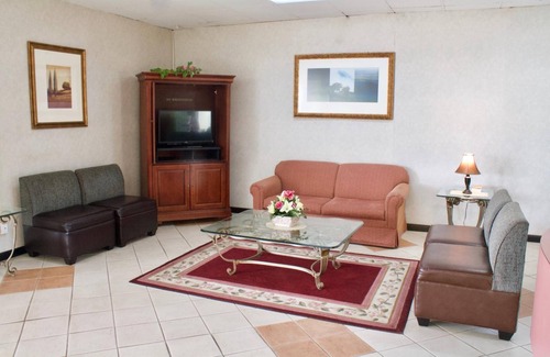 Monroe Hotel | Rodeway Inn Monroe