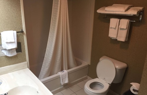 Charles Town Hotel | Rodeway Inn & Suites - Charles Town, WV