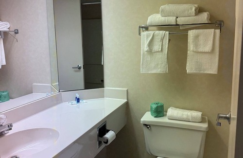 Cherokee Hotel | Rodeway Inn & Suites Cherokee On the River