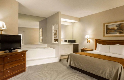 Cherokee Hotel | Rodeway Inn & Suites Cherokee On the River