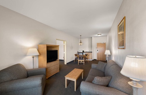 Tomahawk Hotel | Rodeway Inn & Suites Tomahawk
