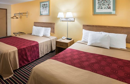 Austin Hotel | Rodeway Inn & Suites