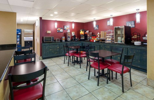 Brandon Hotel | Rodeway Inn