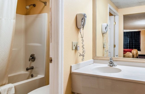 Miamisburg Hotel | Rodeway Inn