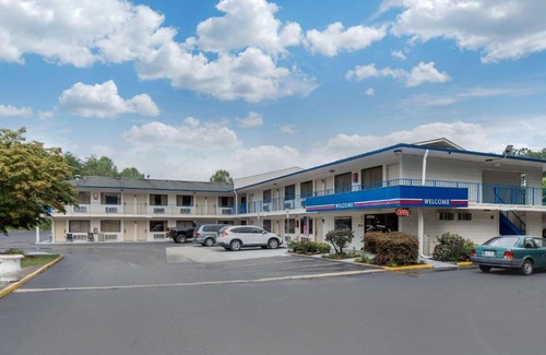 Winston - Salem Hotel | Rodeway Inn Winston Salem Route 52