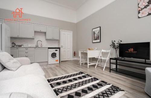 Liverpool City Centre Apartment | Rodney House - Perfect For Large Groups - Liverpool City Centre - Stag Hen Work Stays