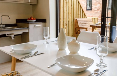 Bishampton Cottage | Roe Cottage, disabled adapted 2 bedroom, hot tub