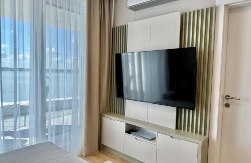 gmina Parzeczew Apartment | Rogowo Pearl 4313 z bezpośrednim widokiem na jezioro