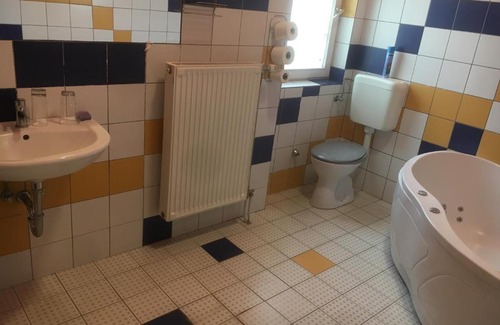 Oroshaza House | Roland Motel