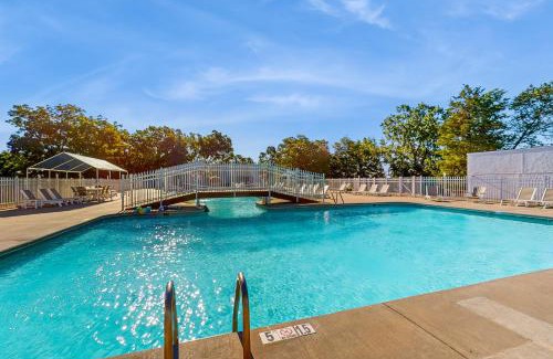 Kimberling City Apartment | Rolling Acres