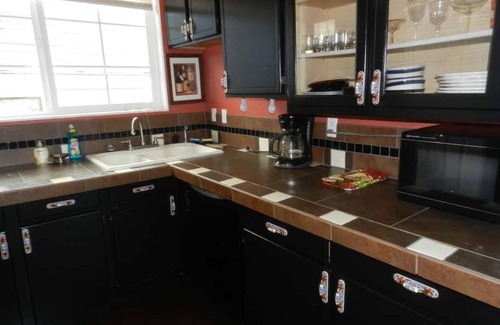 Astoria Condo | Romantic 2 Bed-2 Baths Condo w Views of Columbia