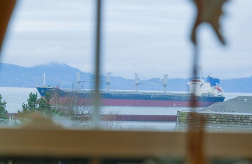 Astoria Condo | Romantic 2 Bed-2 Baths Condo w Views of Columbia