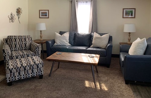 Logan House | Romantic Couple’s Getaway in the Hocking Hills. Close to town and caves!
