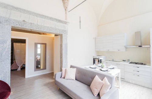 Como Apartment | Romantic Escape City Centre With Jacuzzi & Parking by Rent all Como