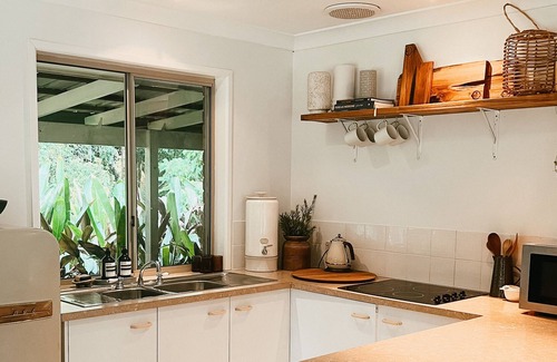 Currumbin Valley Cottage | Romantic hinterland guesthouse