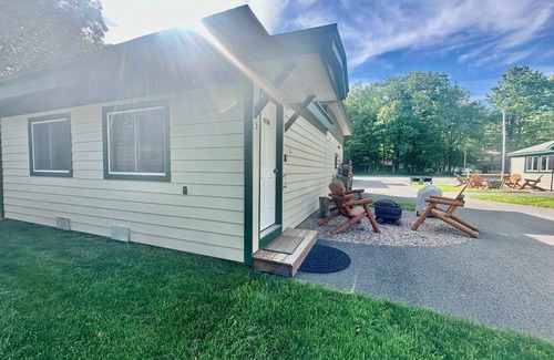 Old Forge Cottage | Romantic, Large Studio with Rustic Queen Size Bed and Decor