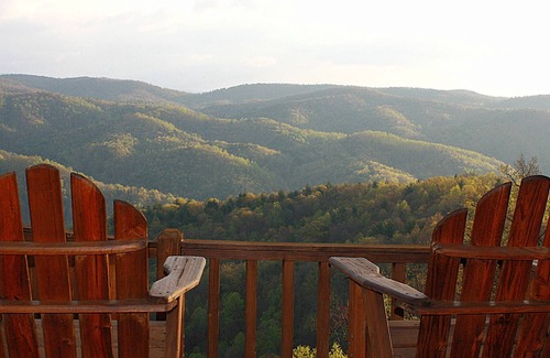 Ferguson Cabin | Romantic Log Cabin,180* Views,WiFi,HotTub