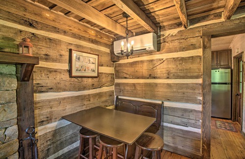 Faber Cottage | Romantic Log Cabin Escape on Delfosse Winery!