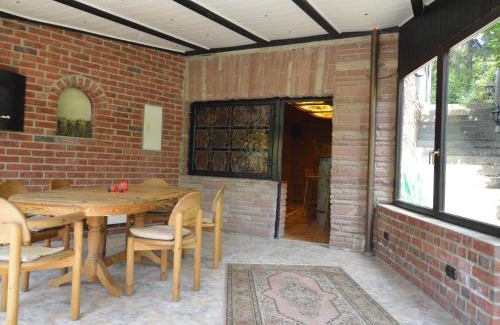 Strotzbusch House | Romantic Mansion in Strotzb sch by the Forest