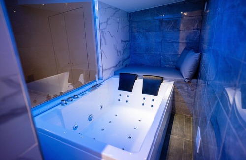 Sarno Bed & Breakfast | Romantic room with whirlpool