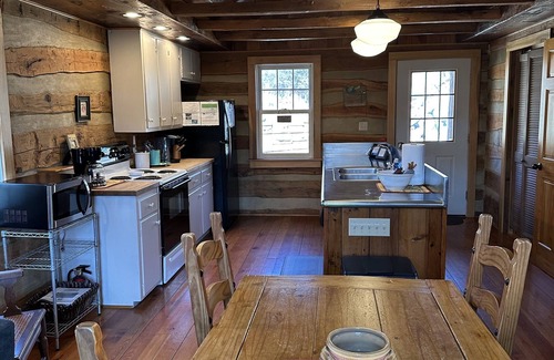 Elizabeth Cabin | Romantic, Secluded, Private, Rustic Cottages