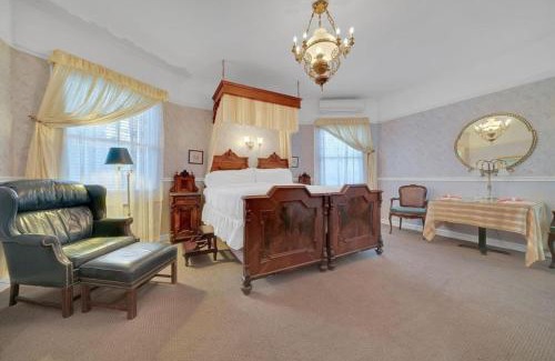 Sutter Creek Hotel | Romantic Victorian Getaway The Blue Room