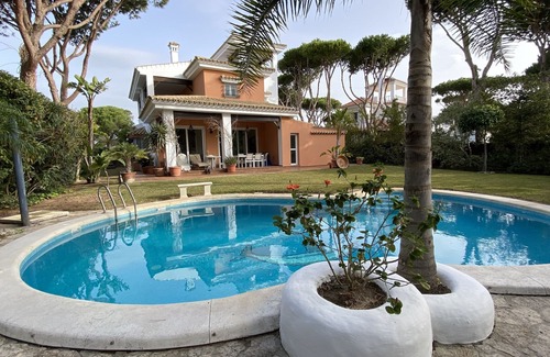 Cabo Roche Villa | Romantic villa in Roche with sea views, saltwater pool and beautiful garden