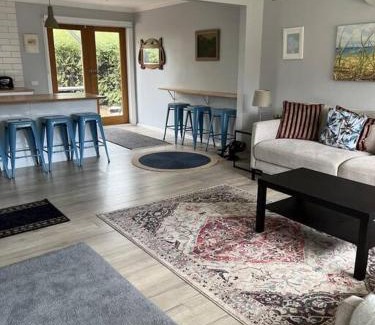 Tootgarook House | Ronny's at Tootgarook. Spacious villa, walk to beach.