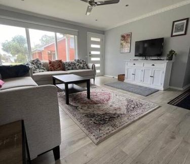 Tootgarook House | Ronny's at Tootgarook. Spacious villa, walk to beach.