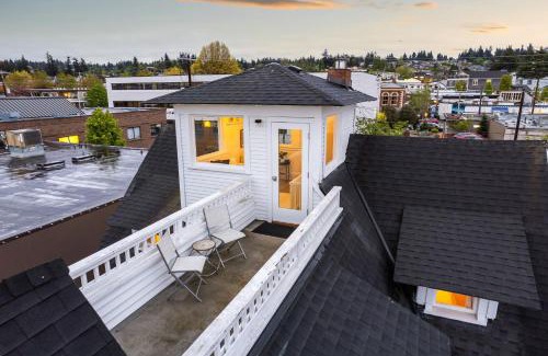 The Bowl of Edmonds House | Roof Top Deck Near the Beach Dog Friendly