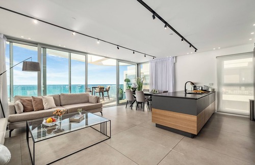 Haifa Condo | Rooftop Jacuzzi Penthouse by Sea N' Rent