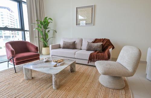 Al Raha Beach Apartment | Rooftop Pool - Designer's Choice - Full Canal View