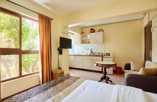 Ngara West Apartment | Rooftop Pool with City View - Studio