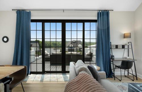 Ottawa House | Rooftop Retreat