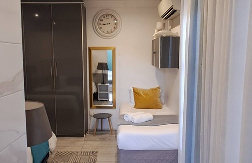 Maseru Bed & Breakfast | Room 1 : Sleeps 3 with Private Bathroom