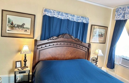 Shelbyville Bed & Breakfast | Room 2 Belmont Inn King on 1st floor In room private bathroom Shelbyville, TN