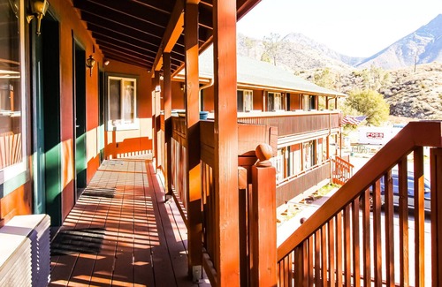 Kernville Cabin | Room 21 Comfort King Room with Kitchenette