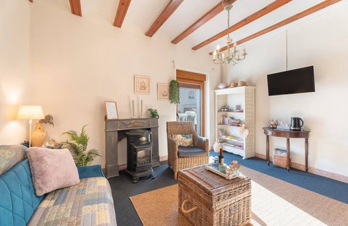 Alcublas Apartment | Room '2A' with Shared Pool, Private Garden and Wi-Fi