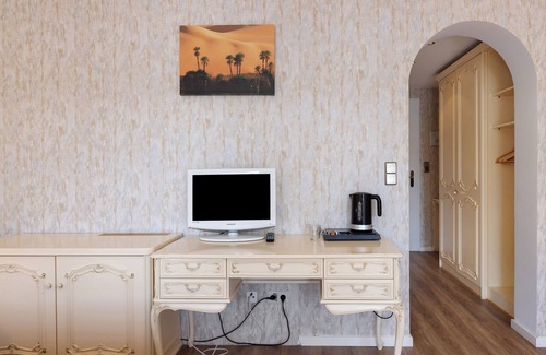 Reichenau Apartment | Room '3-Bett Mit Seeblick' with Lake View, Shared Terrace and Wi-Fi