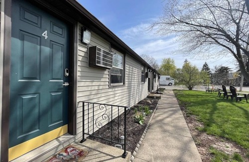 Lewiston Apartment | Room 4 - Riverside Motel - 1 King Bed & 1 Queen Bed