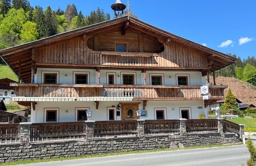 Hopfgarten im Brixental Apartment | Room '4' with Mountain View, Shared Terrace and Wi-Fi