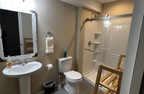 Brandon House | Room #5, sleeps 2 located just 20 mins from the heart of downtown Waxahachie.