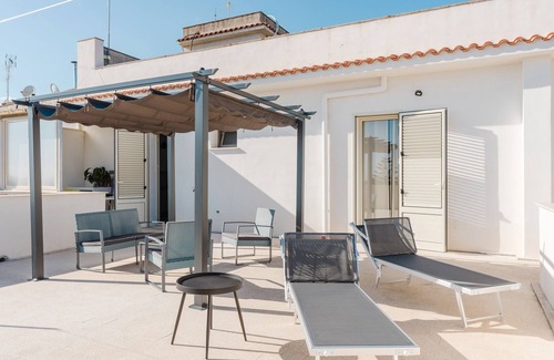 Castelvetrano Apartment | Room 'Camera 2' with Shared Terrace, Wi-Fi and Air Conditioning