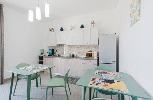 Castelvetrano Apartment | Room 'Camera 4' with Shared Terrace, Wi-Fi and Air Conditioning