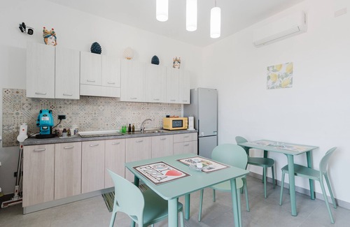 Castelvetrano Apartment | Room 'Camera 4' with Shared Terrace, Wi-Fi and Air Conditioning