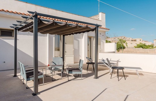 Castelvetrano Apartment | Room 'Camera 4' with Shared Terrace, Wi-Fi and Air Conditioning