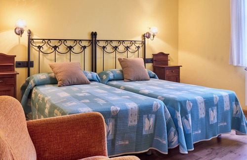 Santa Cruz de Montes House | Room 'El Corón' with Mountain View, Shared Garden and Wi-Fi