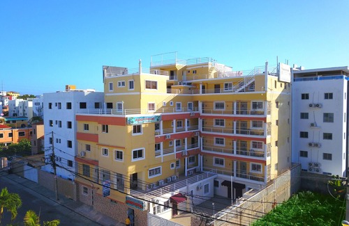 Tropical del Este House | Room-family Double Room in Corales del S